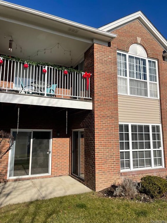 16441 Chatham Dr, Macomb Township, MI 48044