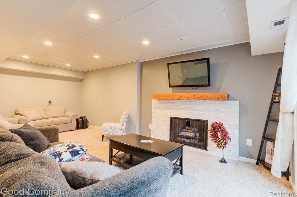23581 Nilan Dr, Novi MI  48375-3632 exterior