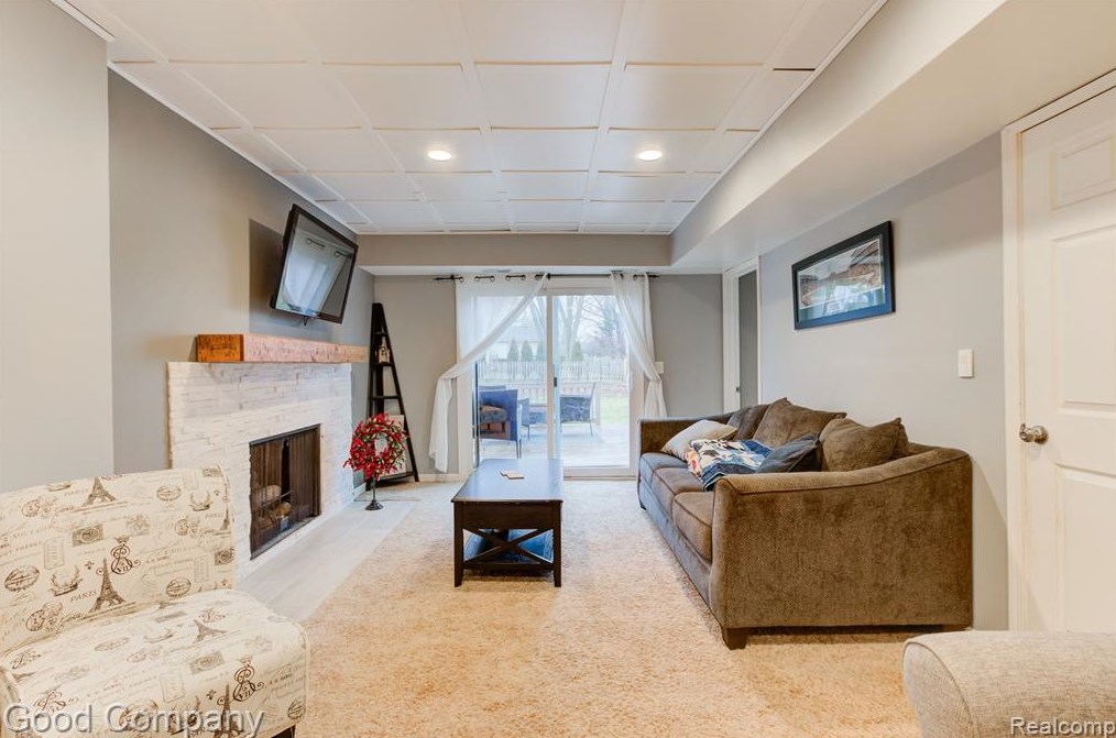 23581 Nilan Dr, Novi MI  48375-3632 exterior