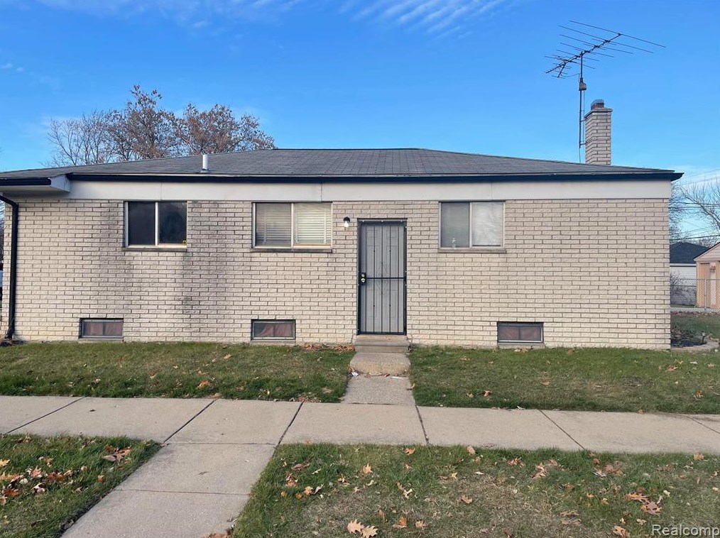 9102 Salem, Detroit, MI 48239-1518