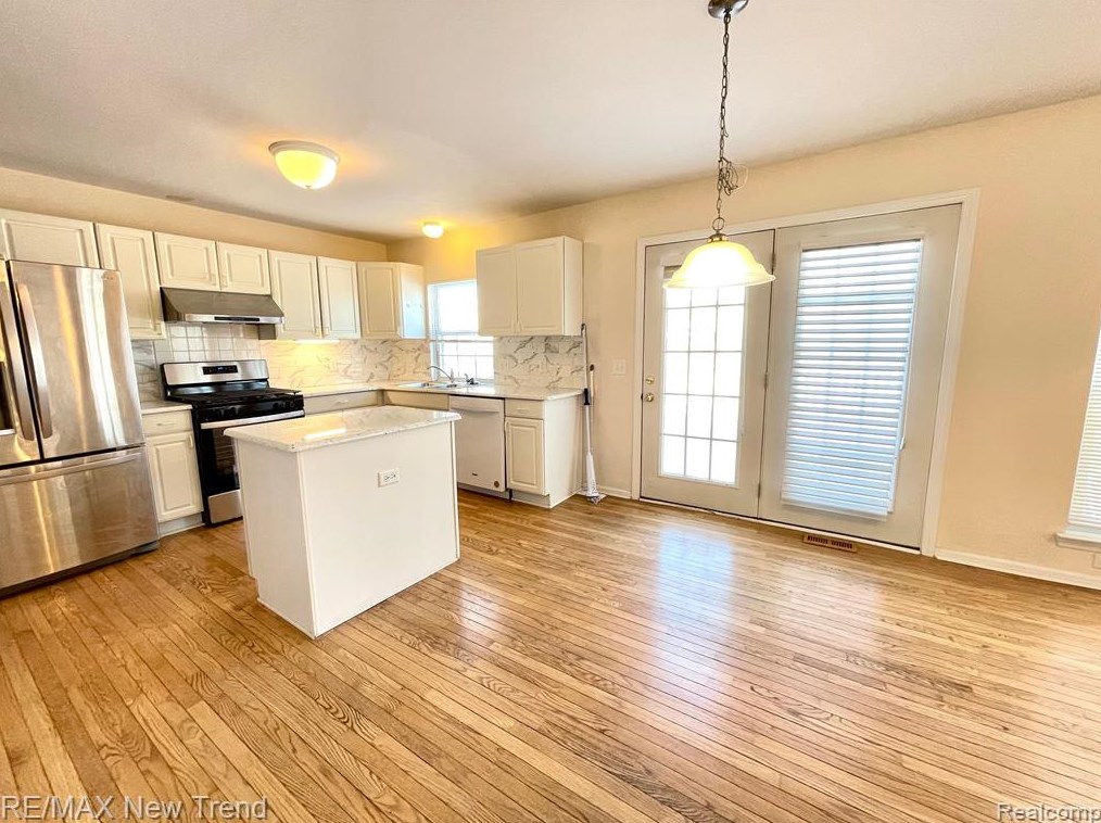 2933 Aspen Ridge Dr, Ann Arbor, MI 48103