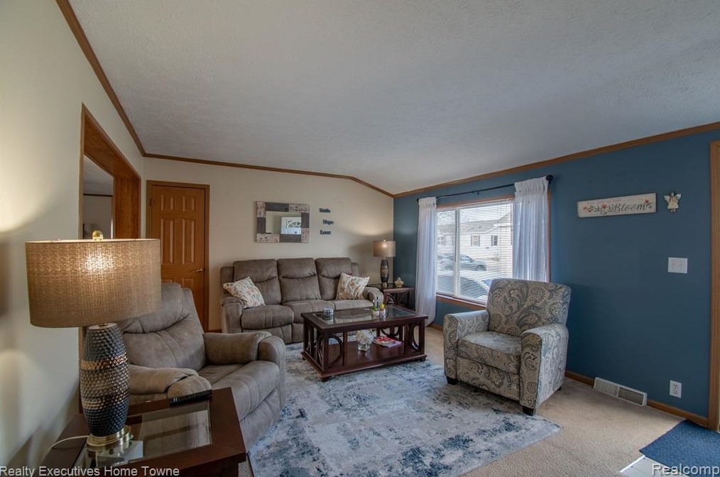 45910 Bonaventure Dr, Macomb Township, MI 48044-6021