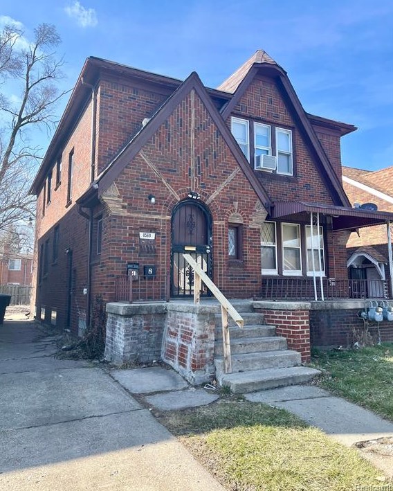 8569 Kentucky St, Detroit, MI 48204-8118