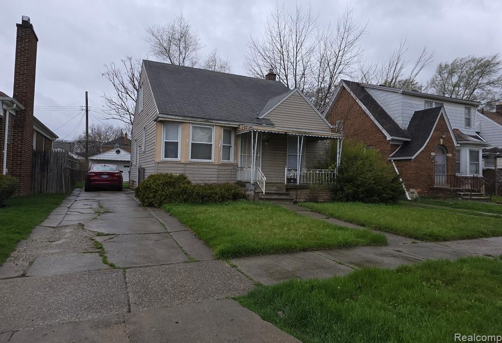 6851 Greenview Ave, Detroit, MI 48228-5400