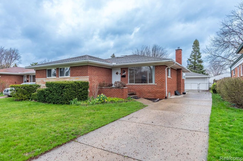 26646 Dover Ave, Warren, MI 48089-1344