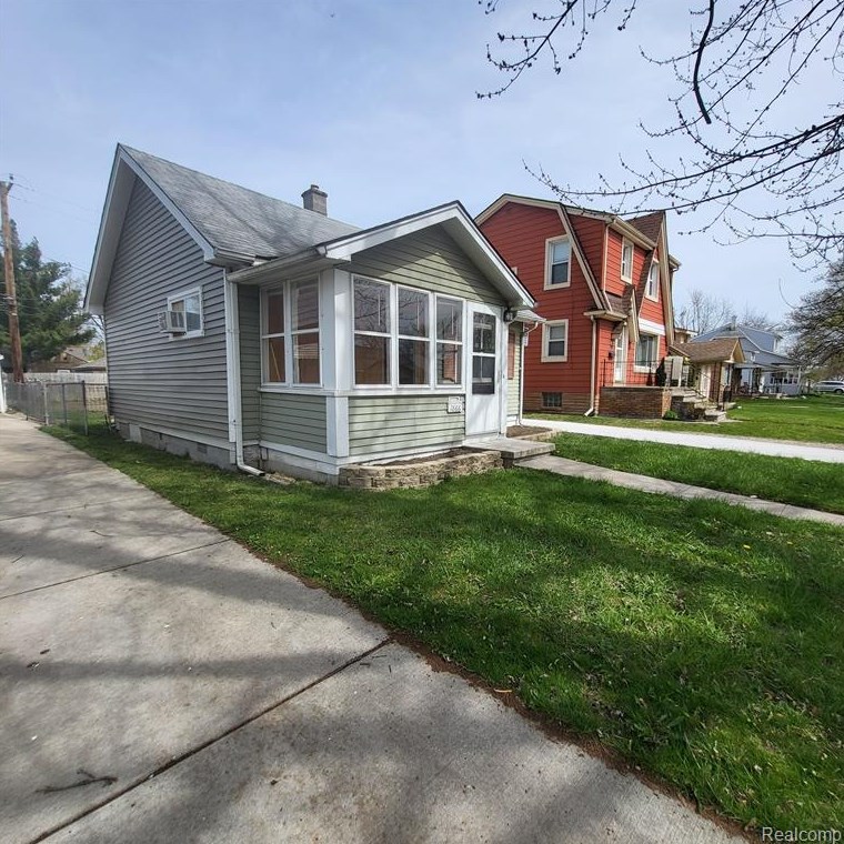1866 Arlington Ave, Lincoln Park, MI 48146-1410