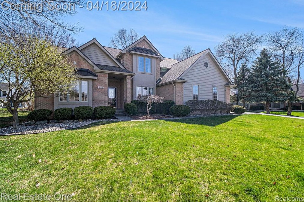 6736 Longhurst Dr, Clarkston, MI 48346