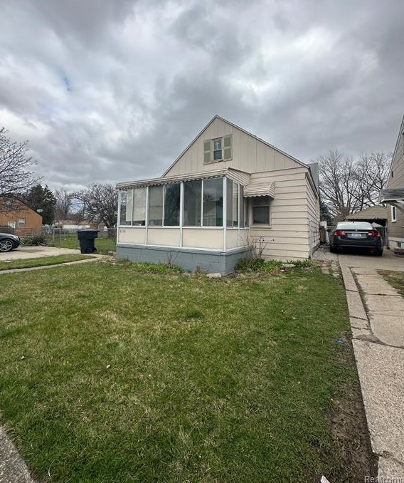 6160 Greenview Ave, Detroit, MI 48228-4762