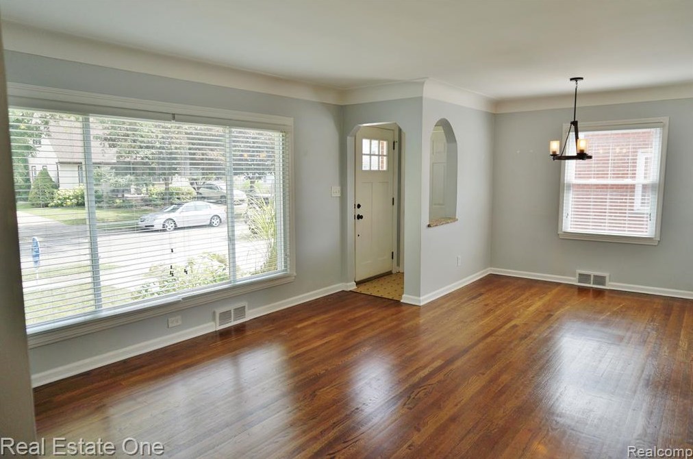 301 Edgeworth Ave, Royal Oak, MI 48067-2368