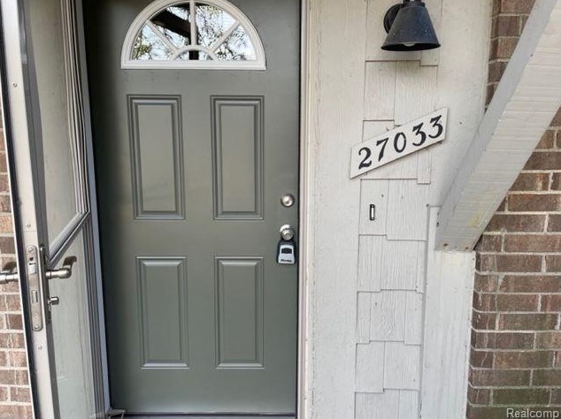 27033 Farmbrook Villa Dr #103, Southfield, MI 48034