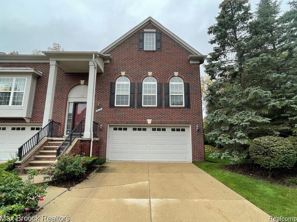 754 Sandalwood Dr, Troy, MI 48085