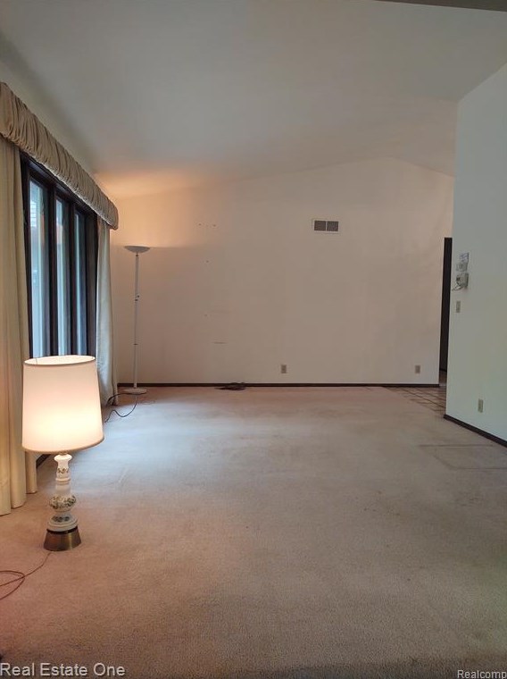 8841 Foster Rd, Clarkston, MI 48346
