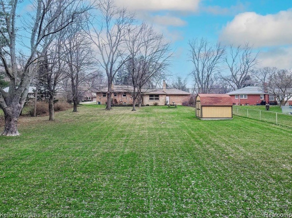 211 Blanche Dr, Troy, MI 48098