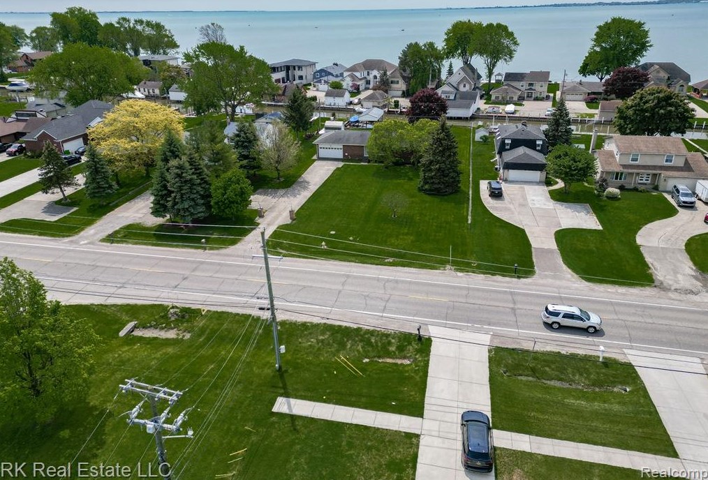 48447 Jefferson Ave, New Baltimore, MI 48047-2211