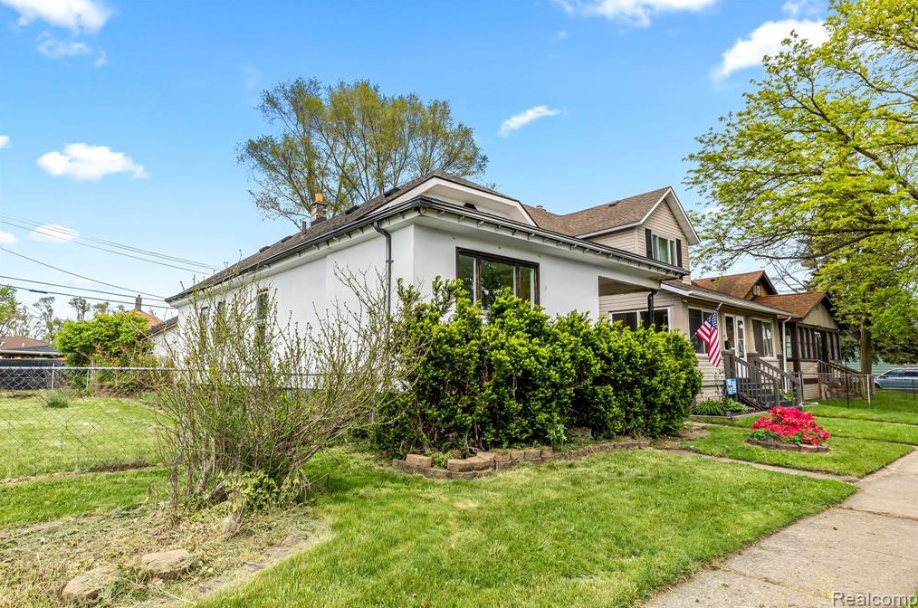 40 Broadway St, Detroit, MI 48229-1542