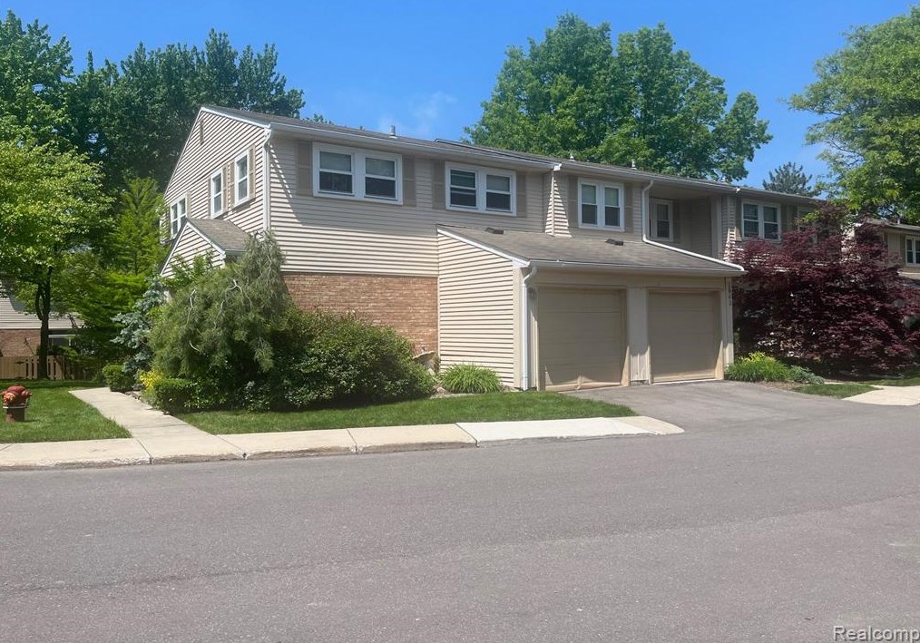 1639 Brentwood Dr #145, Troy, MI 48098