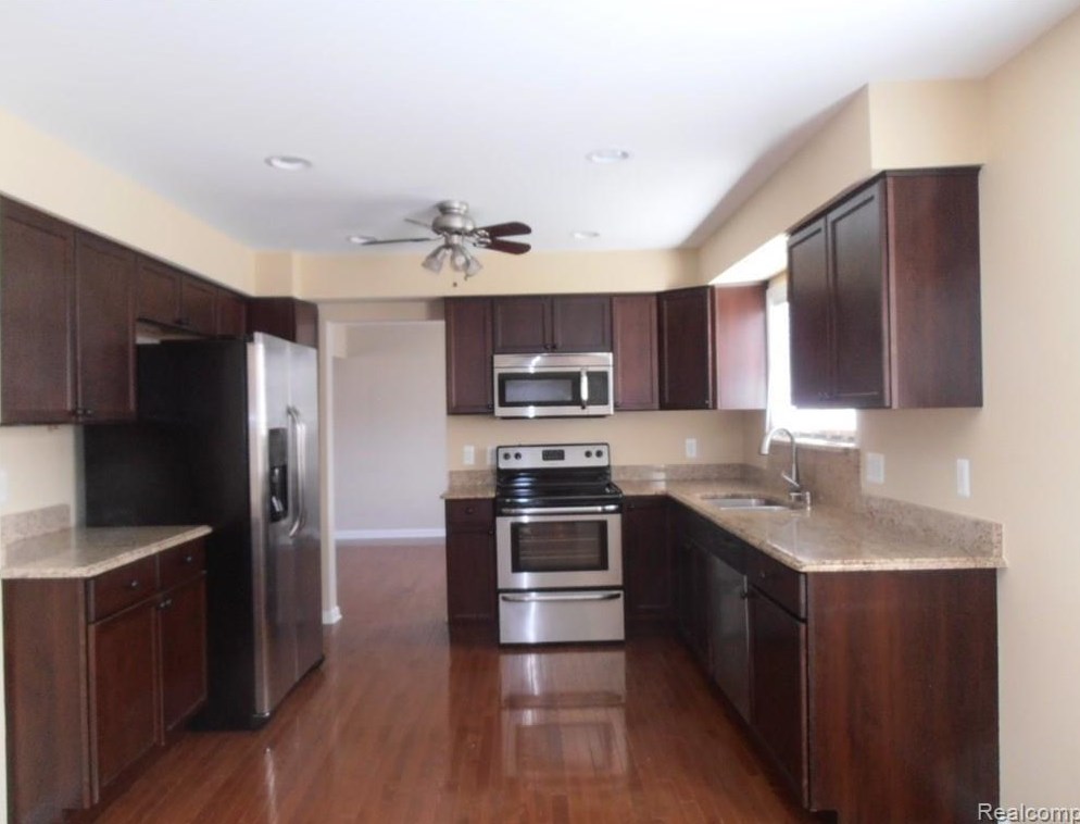 1724 Hamman, Troy, MI 48085
