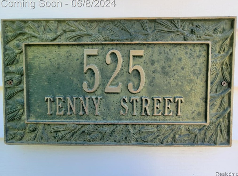 525 Tenny St, Holly, MI 48442