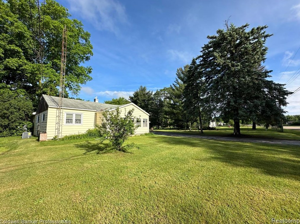 4201 Cheryl Dr, Flint, MI 48506-1405