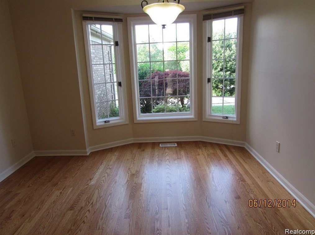 979 Emerson Dr, Troy, MI 48084