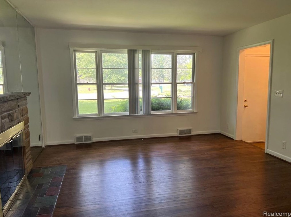 23500 Oliver, Southfield, MI 48033