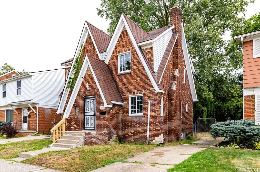 16184 Manor St, Grosse Pointe Farms, MI 48221