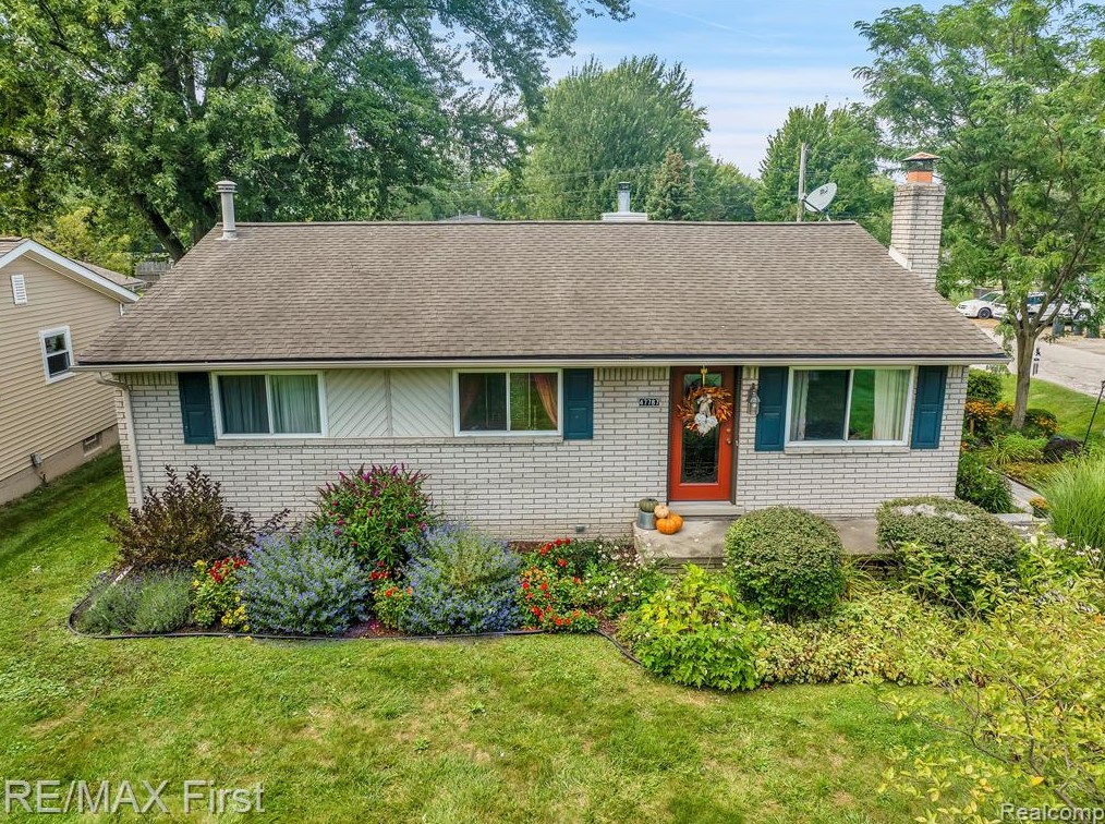 47787 Jefferson Ave, New Baltimore, MI 48047-2230