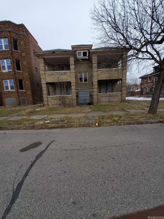9426 Savery St, Detroit, MI 48206-1918