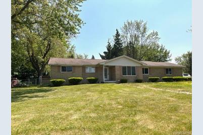 4413 Post Drive, Flint, MI 48532 - Photo 1