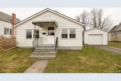 375 W 5th Street, Imlay City, MI 48444 - Photo 1