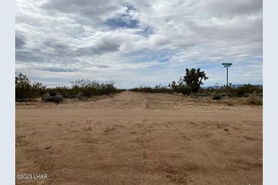 2593 S Deadeye Rd, Yucca, AZ 86438 - Photo 1