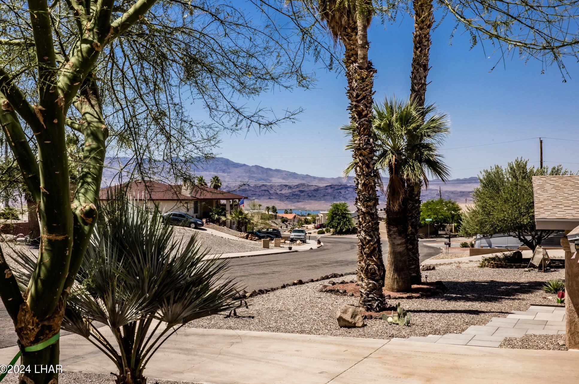 3389 Newport Dr, Lake Havasu City, AZ 86406-5550