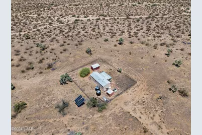 6705 E Red Barrel Rd, Yucca, AZ 86438 - Photo 34