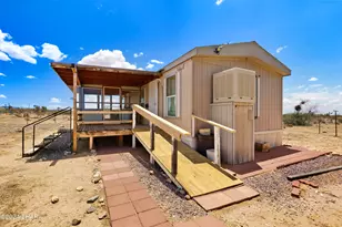 6705 E Red Barrel Rd, Yucca, AZ 86438 - Photo 26