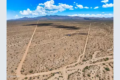 6705 E Red Barrel Rd, Yucca, AZ 86438 - Photo 44