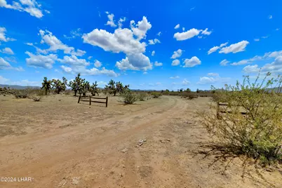 6705 E Red Barrel Rd, Yucca, AZ 86438 - Photo 32
