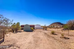 3338 W Malibu Rd, Golden Valley, AZ 86413 - Photo 14