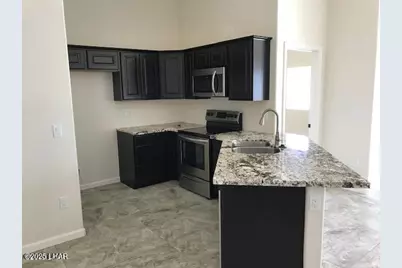 30103010 Winterhaven Dr #101, Lake Havasu City, AZ 86404 - Photo 2