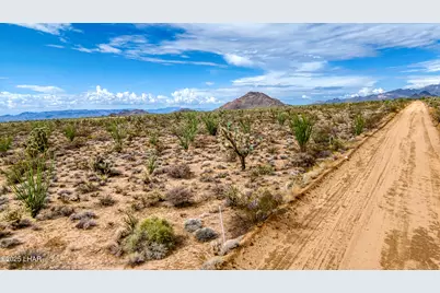 3607 S Kit Carson Rd, Yucca, AZ 86438 - Photo 1