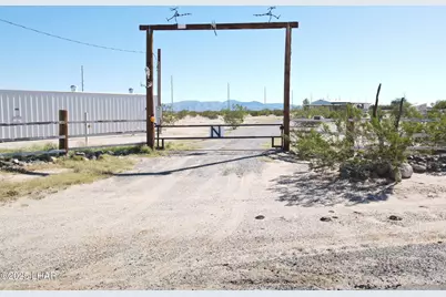 32473 Avenue 42 E, Bouse, AZ 85325 - Photo 2