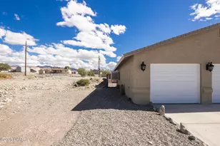 3232 Sheik Dr, Lake Havasu City, AZ 86404 - Photo 2