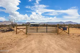14176 S Nash Rd, Yucca, AZ 86438 - Photo 2