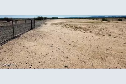 49186 Bald Eagle Trl, Bouse, AZ 85325 - Photo 4