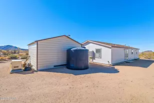 3245 E Flattop Dr, Yucca, AZ 86438 - Photo 46