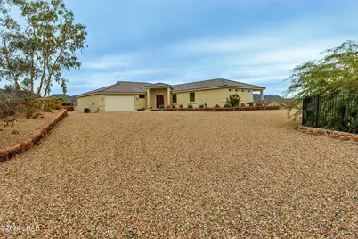 10790 Fenton Dr, Parker, AZ 85344 - Photo 2