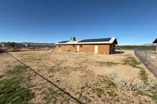 6614 W Brook Dr, Golden Valley, AZ 86413 - Photo 18