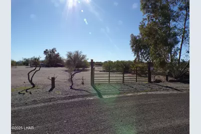 27992 Norris Ave, Bouse, AZ 85325 - Photo 10