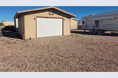 690 W Comanche Dr, Quartzsite, AZ 85346 - Photo 2
