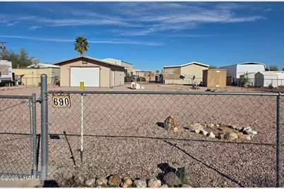 690 W Comanche Dr, Quartzsite, AZ 85346 - Photo 1