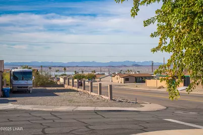 2460 Hummingbird Ln #101, Lake Havasu City, AZ 86403 - Photo 2